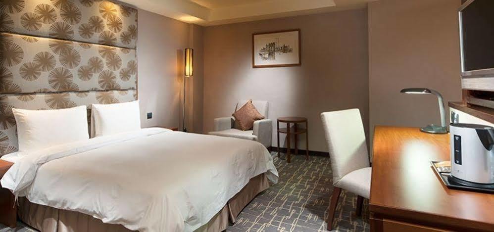 Rich & Free Hotel - Kaifeng 富逸旅趣-北車開封館 Taipei Extérieur photo