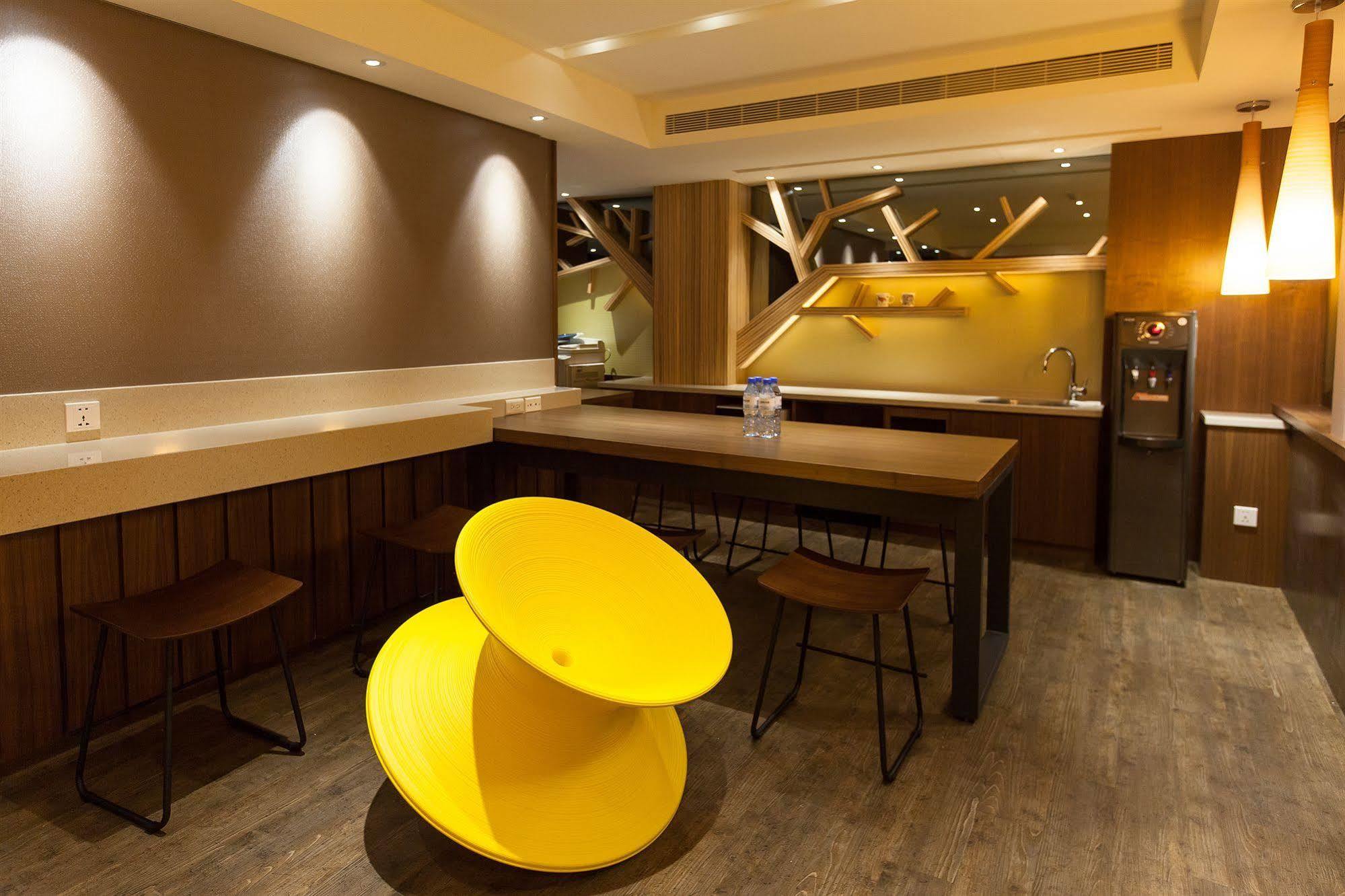 Rich & Free Hotel - Kaifeng 富逸旅趣-北車開封館 Taipei Extérieur photo