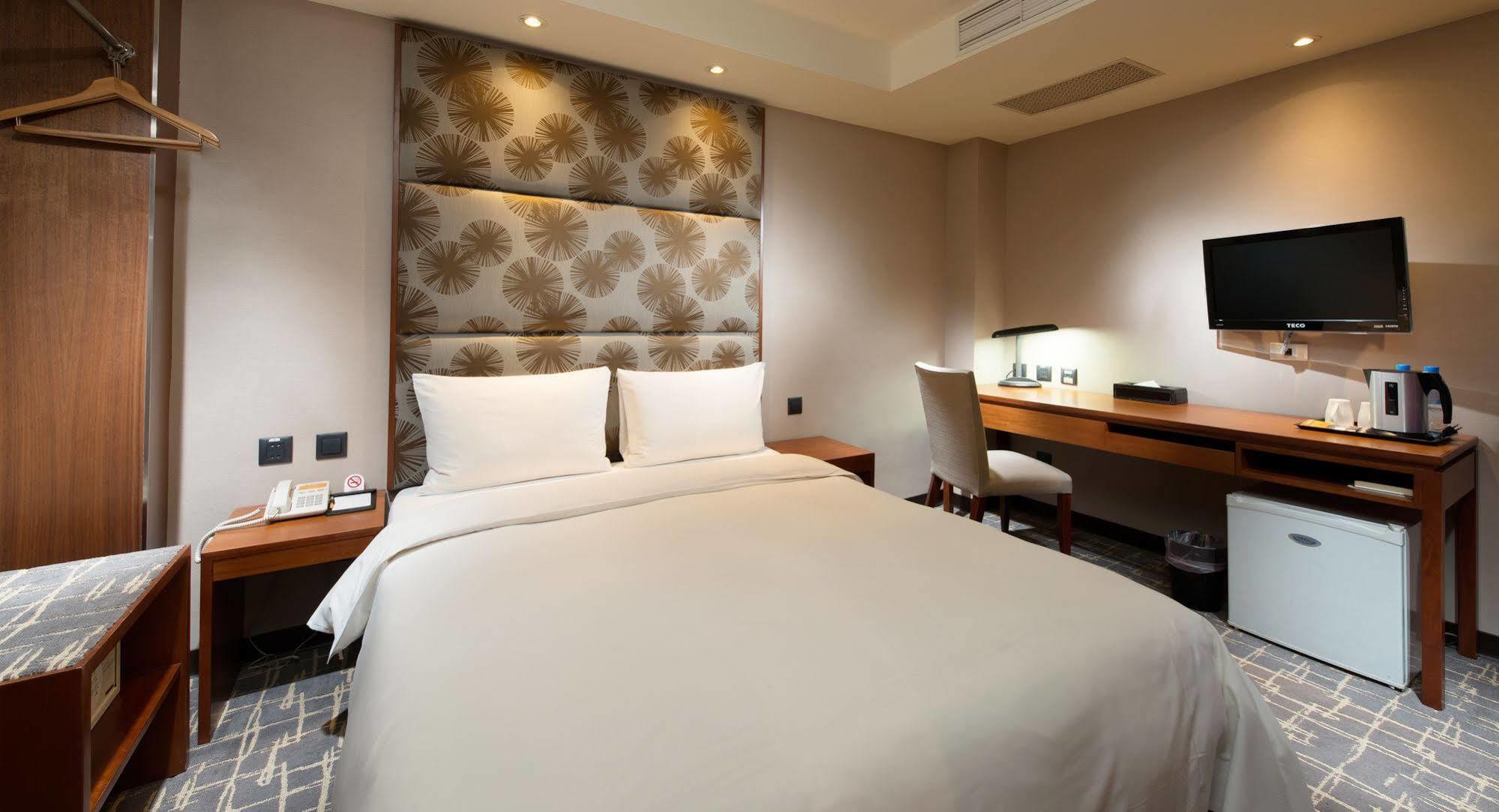 Rich & Free Hotel - Kaifeng 富逸旅趣-北車開封館 Taipei Extérieur photo