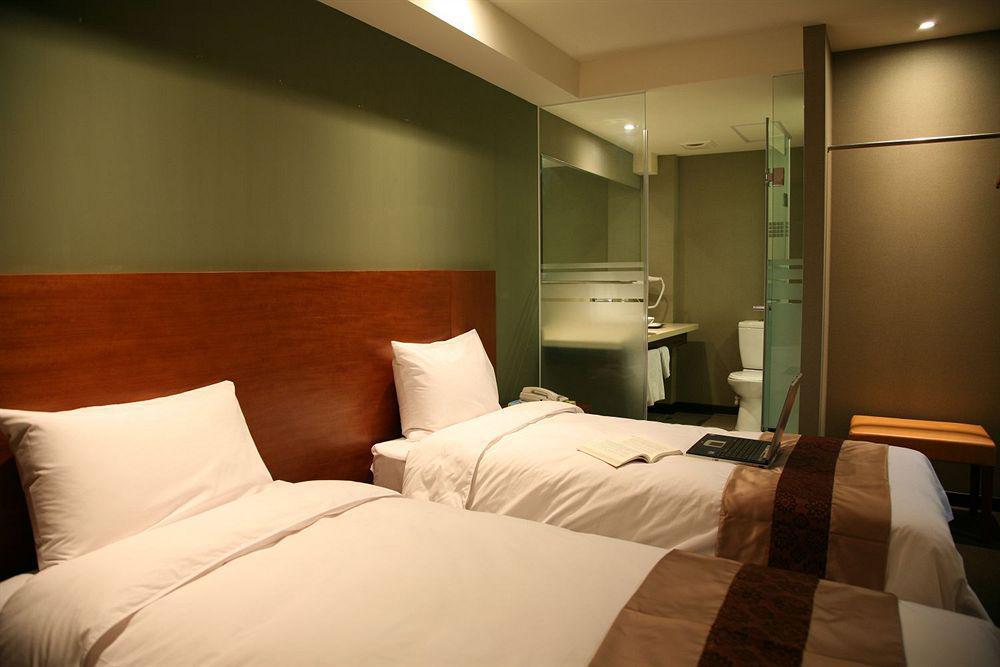 Rich & Free Hotel - Kaifeng 富逸旅趣-北車開封館 Taipei Extérieur photo